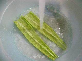 青椒炒西瓜皮的做法步骤：2