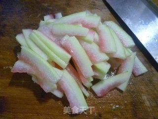 青椒炒西瓜皮的做法步骤：5