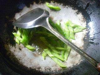 青椒炒西瓜皮的做法步骤：6