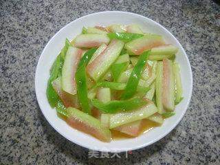 青椒炒西瓜皮的做法步骤：11