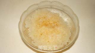 冰糖银耳雪梨羹的做法步骤：2