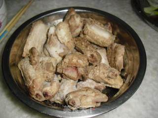 土豆烧排骨的做法步骤：1