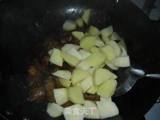 土豆烧排骨的做法步骤：4