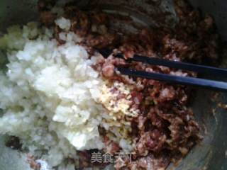 芹菜圆葱麻椒大肉饺的做法步骤：4