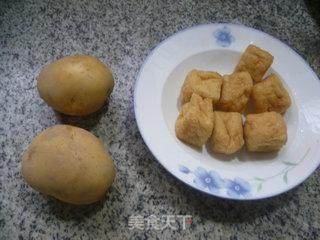 油豆腐炒土豆的做法步骤：1