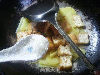 油豆腐炒土豆的做法步骤：9