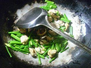 韭菜花炒淡菜的做法步骤：6