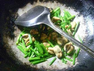 韭菜花炒淡菜的做法步骤：9