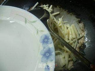 芹菜炒莲藕的做法步骤：7