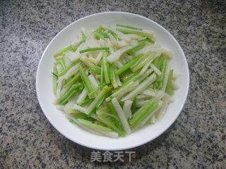 芹菜炒莲藕的做法步骤：13