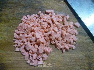 韭菜花火腿肠炒饭的做法步骤：2