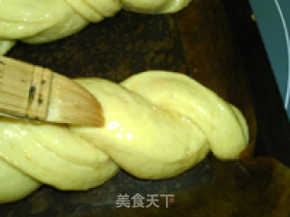 鲜奶油麻花酥粒面包的做法步骤：12