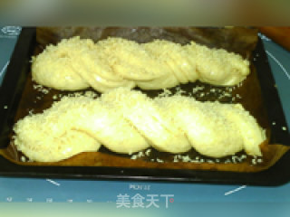 鲜奶油麻花酥粒面包的做法步骤：13