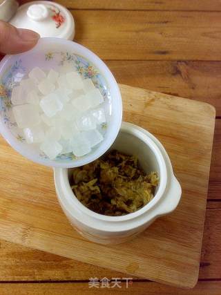 莲子菊花炖冰糖的做法步骤：4