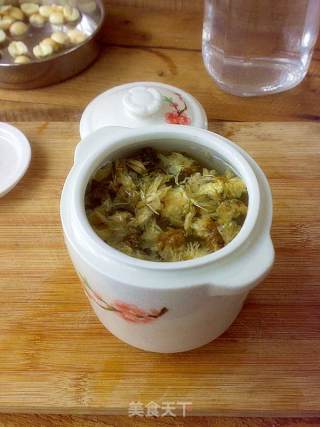 莲子菊花炖冰糖的做法步骤：5
