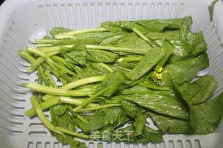 白灼菜心的做法步骤：1