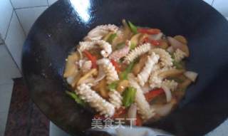 双椒鲜鱿的做法步骤：11