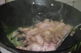 咸菜焖猪耳的做法步骤：2