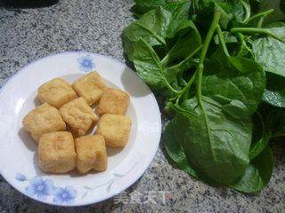 油豆腐炒木耳菜的做法步骤：1