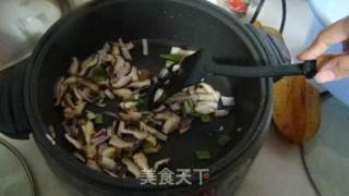 香菇鸡肉披萨的做法步骤：6