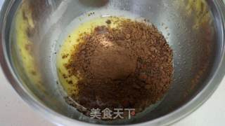 杏仁巧克力海绵蛋糕的做法步骤：4