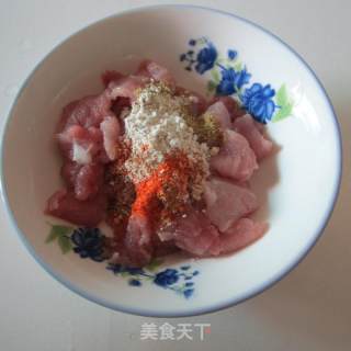 麻辣牙签肉串的做法步骤：2