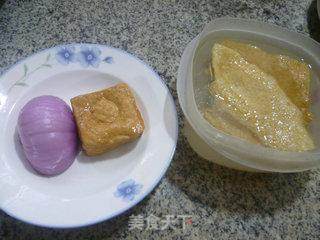 洋葱肉皮炒香干的做法步骤：1