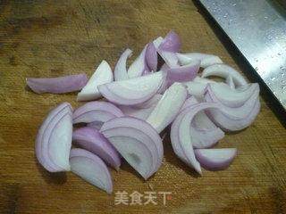 洋葱肉皮炒香干的做法步骤：3