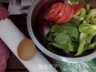 西红柿鸡蛋面的做法步骤：1
