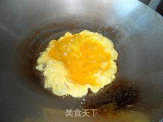 家常快手菜——青椒鸡蛋西红柿的做法步骤：2