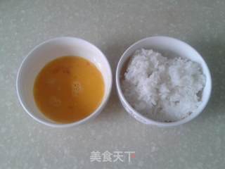 虾仁火腿蛋炒饭的做法步骤：1