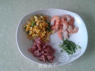 虾仁火腿蛋炒饭的做法步骤：2