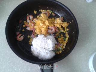 虾仁火腿蛋炒饭的做法步骤：5