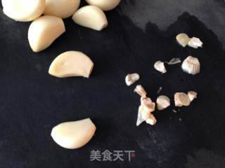 黑蒜子牛肉粒——天津地方菜的做法步骤：2