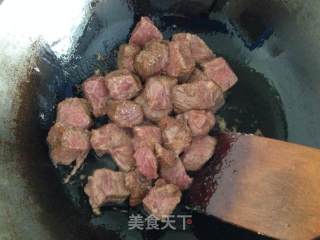 黑蒜子牛肉粒——天津地方菜的做法步骤：4