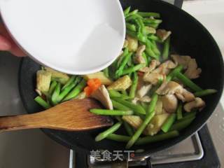 双笋炒鸡片的做法步骤：8