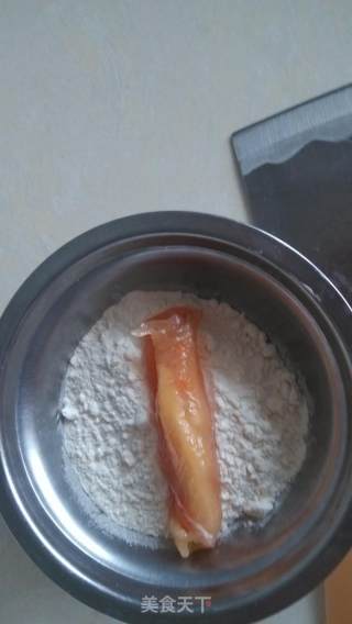 绝不逊色于KFC的黄金鸡肉卷的做法步骤：4