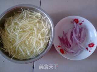 洋葱土豆丝的做法步骤：2