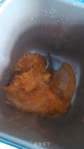 家庭自制营养的南瓜油条的做法步骤：1