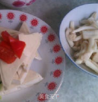 姬菇烧豆腐的做法步骤：2