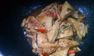 姬菇烧豆腐的做法步骤：9