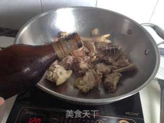 红烧土豆鸡块的做法步骤：2
