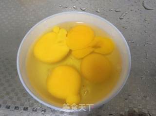 青椒炒鸡蛋 江上飞雪 王洪斌的做法步骤：2