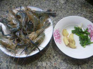 红烧大头虾的做法步骤：1