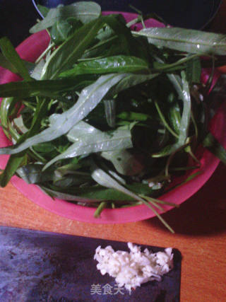 蒜香空心菜的做法步骤：1