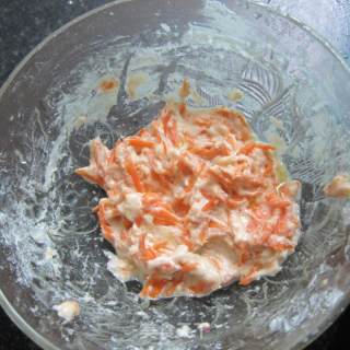 奶香红萝卜丝煎饼的做法步骤：3