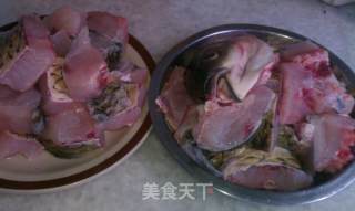 炸草鱼块的做法步骤：1