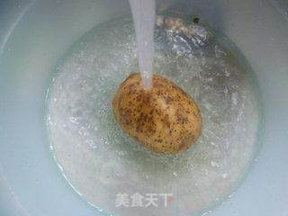 香菜炒土豆的做法步骤：2