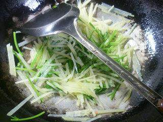 香菜炒土豆的做法步骤：7