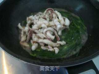 韭菜苔爆炒鲜鱿鱼的做法步骤：8